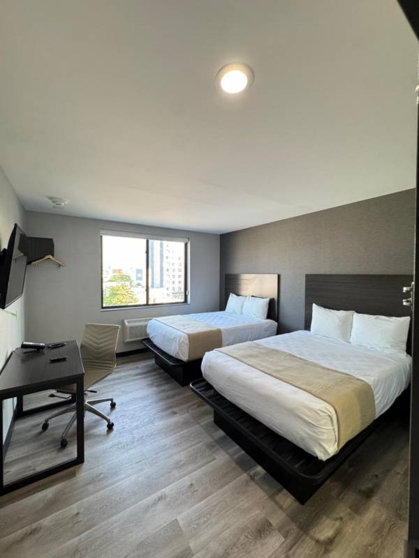 Queen Room with Two Queen Beds - Accommodation
