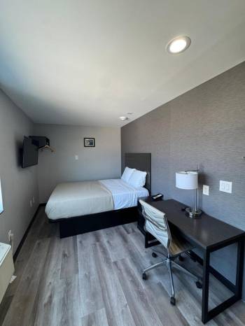 Queen Room2