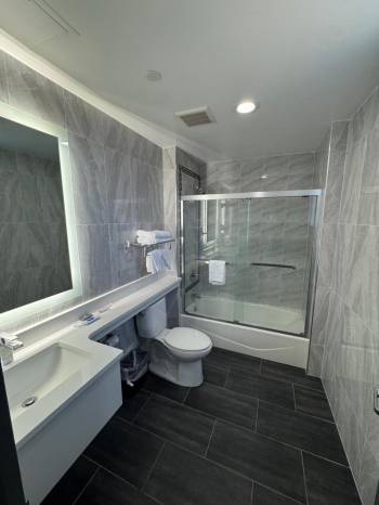 Queen Room3