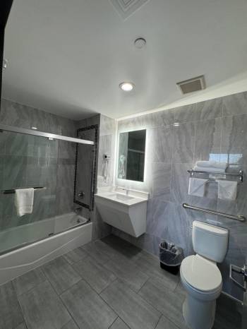 Queen Room with Two Queen Beds3